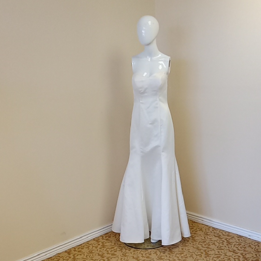 Chic Strapless White Dress